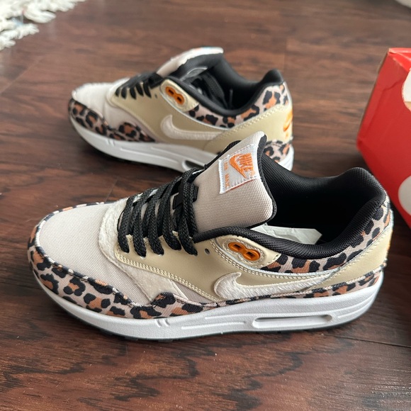 Nike Women's Cream and Black Leopard Sneakers - Picture 7 of 9